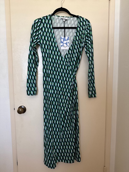 Diane Von Furstenberg Dresses & Skirts - Diane Von Furstenburg x Target Green Patterned Wrap Midi Dress size XS